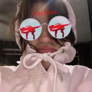 Meet your Posher, Serina